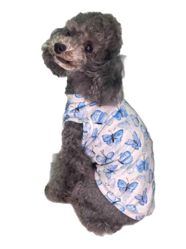 Licht Shirt met Blauwe Vlinders – Maat S/M - Afbeelding 2
