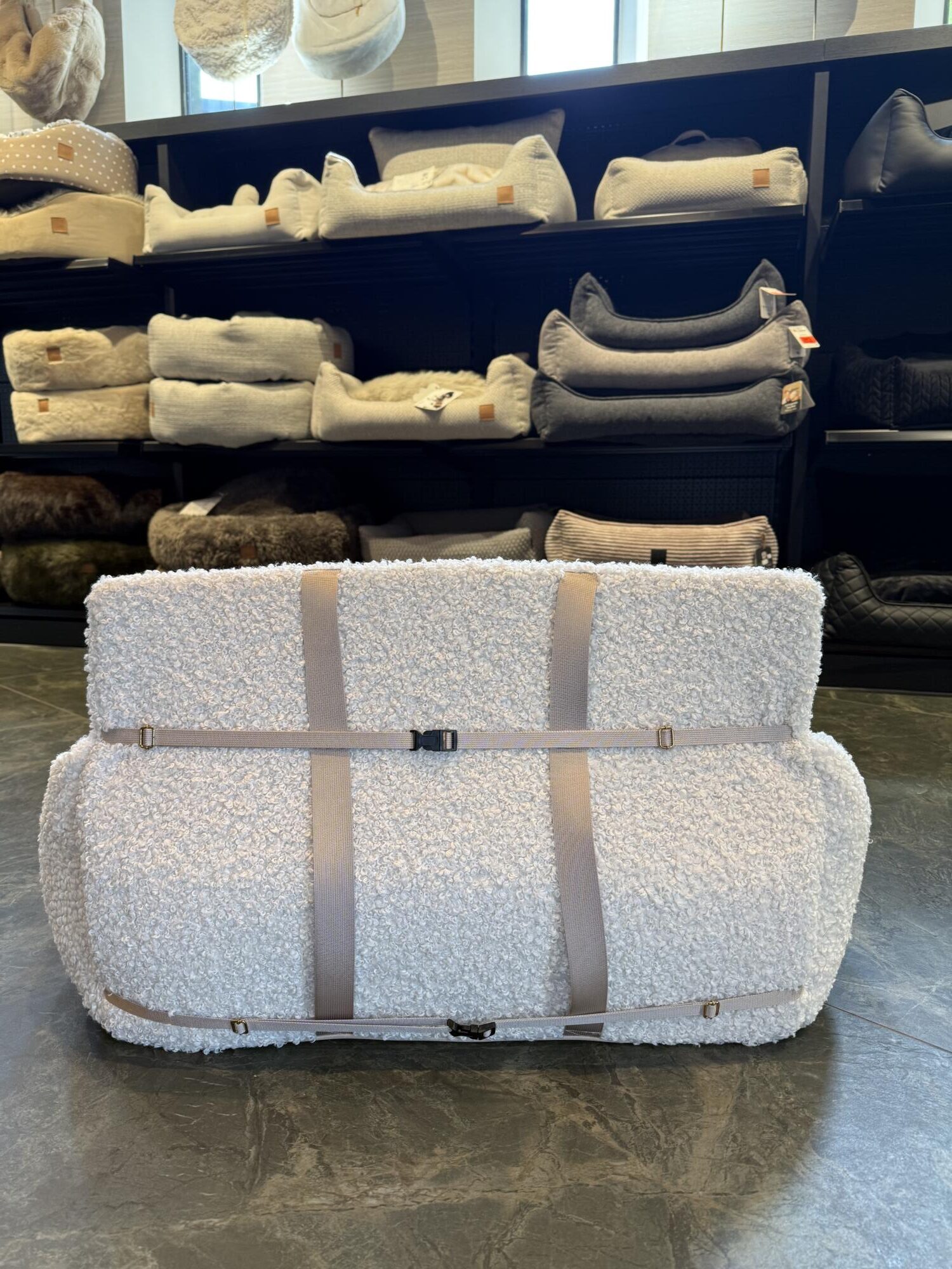 Witte Teddy Autostoel – Luxe Hondenautostoel - Afbeelding 4